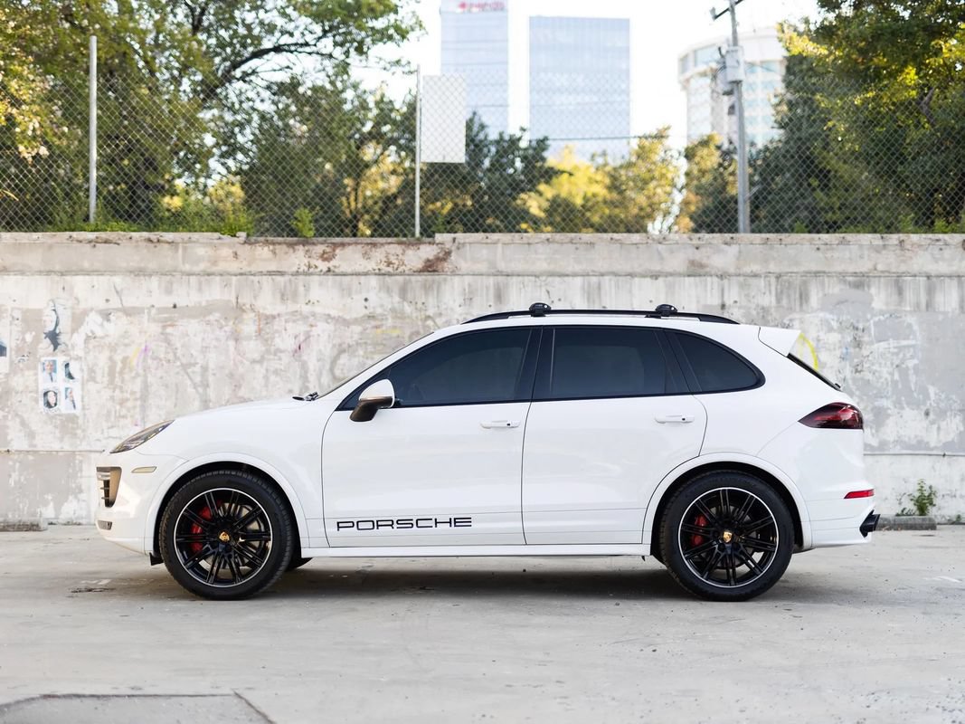 Used 2016 Porsche Cayenne GTS w/ Premium Package Plus AWD/4WD image 12