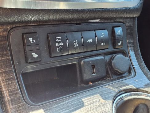 Used 2015 GMC Acadia SLT AWD/4WD image 17