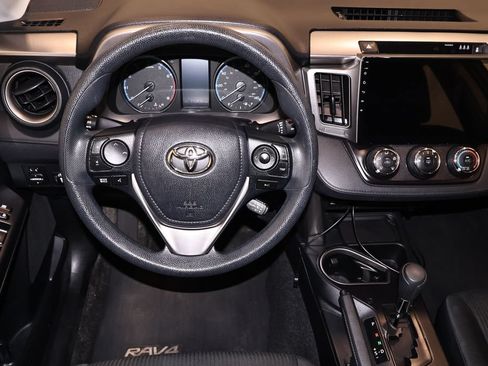 Used 2018 Toyota RAV4 LE w/ Carpet Mat Package AWD/4WD image 20
