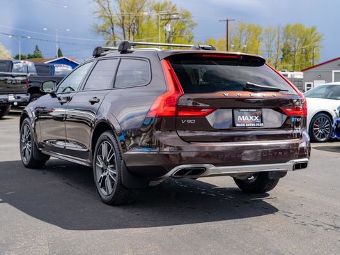 Used 2017 Volvo V90 T6 Cross Country image 12