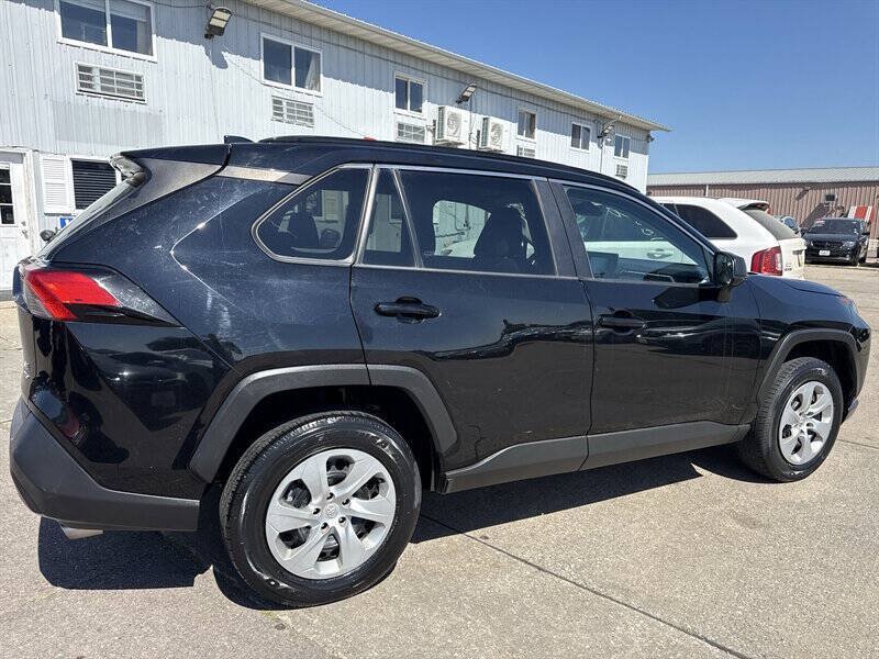 Used 2021 Toyota RAV4 LE AWD/4WD image 8