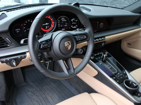 Used 2024 Porsche 911 Carrera S image 4