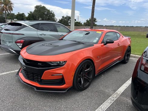 Used 2019 Chevrolet Camaro SS RWD image 7