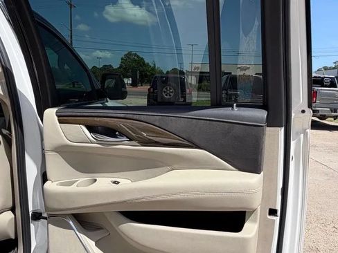 Used 2020 Cadillac Escalade ESV Premium Luxury AWD/4WD image 24