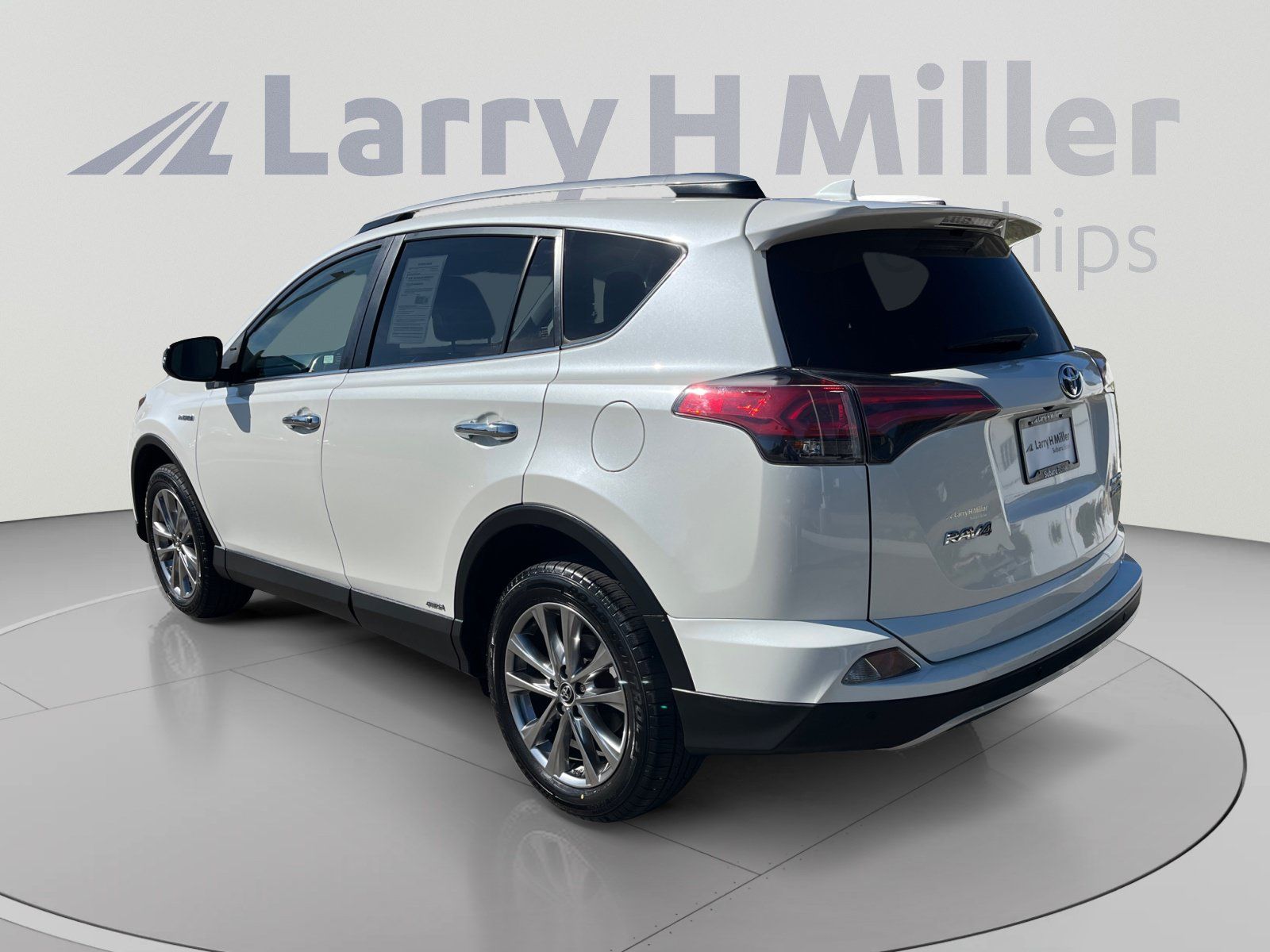 Used 2018 Toyota RAV4 Limited w/ Advanced Technology Package AWD/4WD image 3