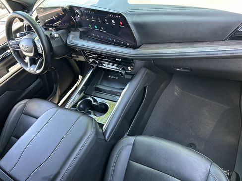 Used 2025 Chevrolet Tahoe Z71 AWD/4WD image 10