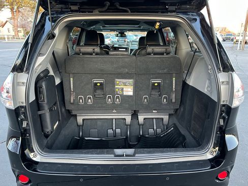 Certified 2020 Toyota Sienna SE image 25
