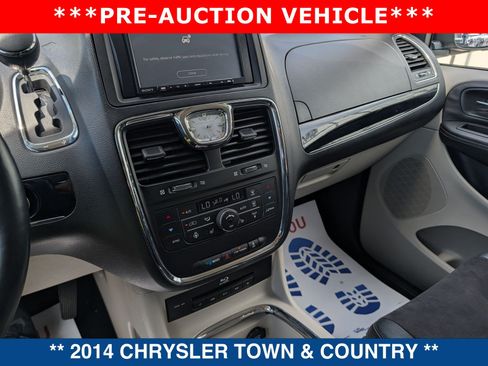 Used 2014 Chrysler Town & Country Touring-L FWD image 32