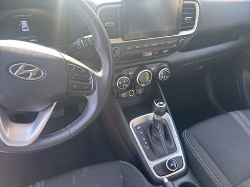 Used 2025 Hyundai Venue SEL FWD image 12