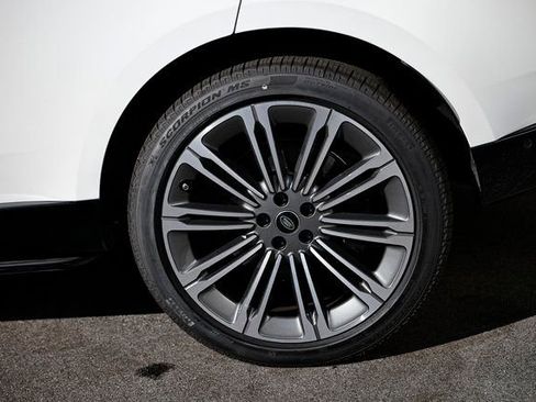 New 2025 Land Rover Range Rover Autobiography image 8