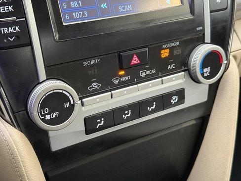 Used 2012 Toyota Camry LE image 27