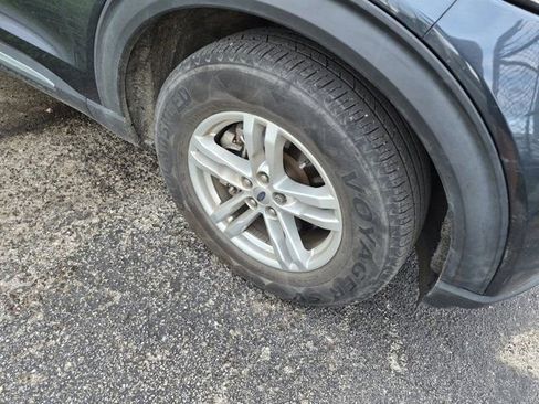 Used 2022 Ford Explorer XLT w/ Equipment Group 202A image 3