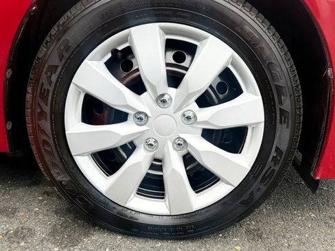 Used 2015 Toyota Corolla LE FWD image 42