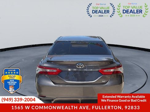 Used 2018 Toyota Camry SE FWD image 3