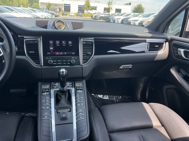 Used 2018 Porsche Macan w/ Premium Package Plus AWD/4WD image 14
