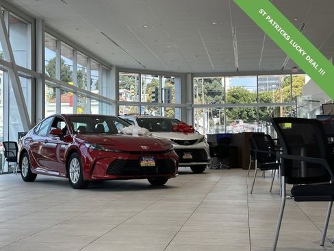 Used 2022 Toyota RAV4 SE w/ Convenience Package image 30