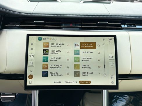 New 2026 Land Rover Range Rover Long Wheelbase SE AWD/4WD image 30