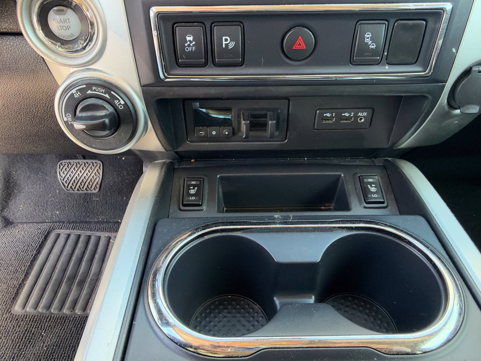 Used 2019 Nissan Titan SV w/ SV Convenience Package AWD/4WD image 12