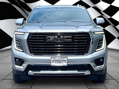 Used 2025 GMC Yukon Elevation AWD/4WD image 3