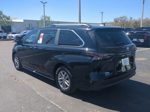 New 2025 Toyota Sienna XLE image 4