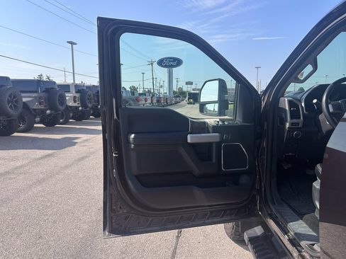 Used 2019 Ford F250 Lariat w/ Lariat Ultimate Package AWD/4WD image 12