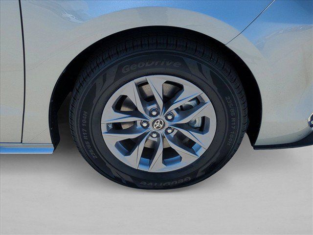 Certified 2023 Toyota Sienna XLE FWD image 23