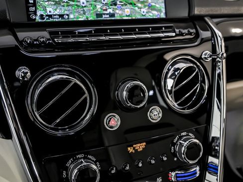 Used 2021 Rolls-Royce Cullinan -STARLIGHT-4 SEATER-WHITE GUTS image 38