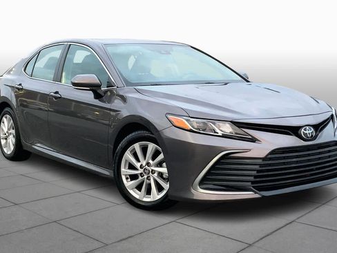Used 2024 Toyota Camry LE w/ Convenience Package FWD image 4