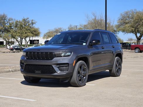 New 2025 Jeep Grand Cherokee Altitude image 2
