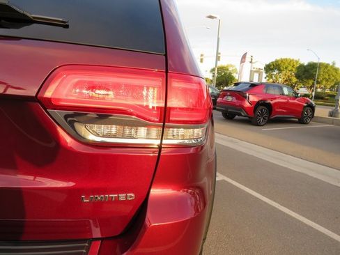 Used 2017 Jeep Grand Cherokee Limited image 11