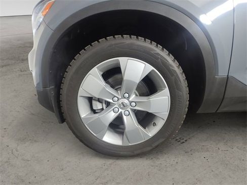 Used 2022 Volvo XC40 T5 Momentum image 14