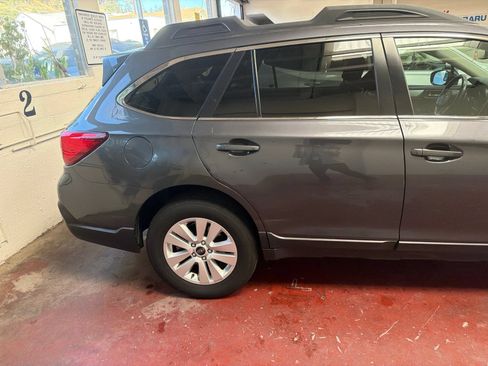 Used 2019 Subaru Outback 2.5i Premium AWD/4WD image 6