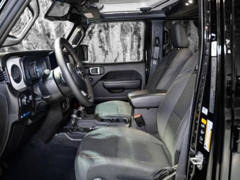 Used 2024 Jeep Wrangler Unlimited AWD/4WD image 3
