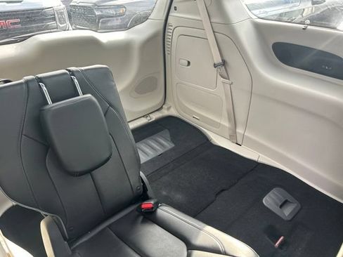 Used 2019 Chrysler Pacifica Limited FWD image 9
