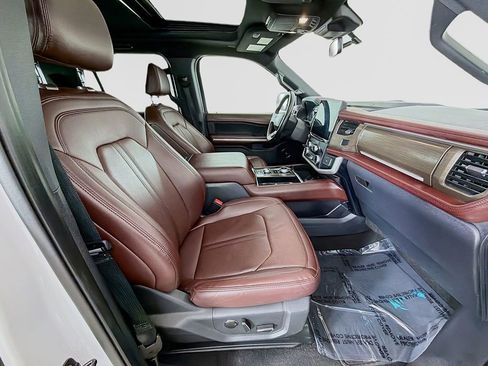 Used 2024 Ford Expedition Limited image 27
