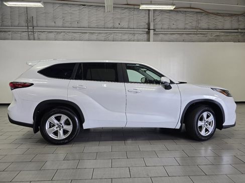 Used 2023 Toyota Highlander L FWD image 15