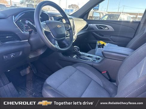 Used 2023 Chevrolet Traverse LT image 24