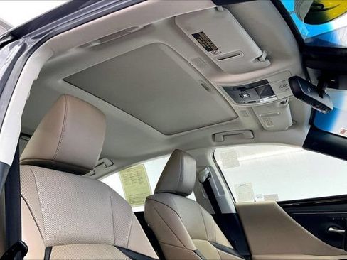 Used 2019 Lexus ES 300h w/ Premium Package FWD image 22