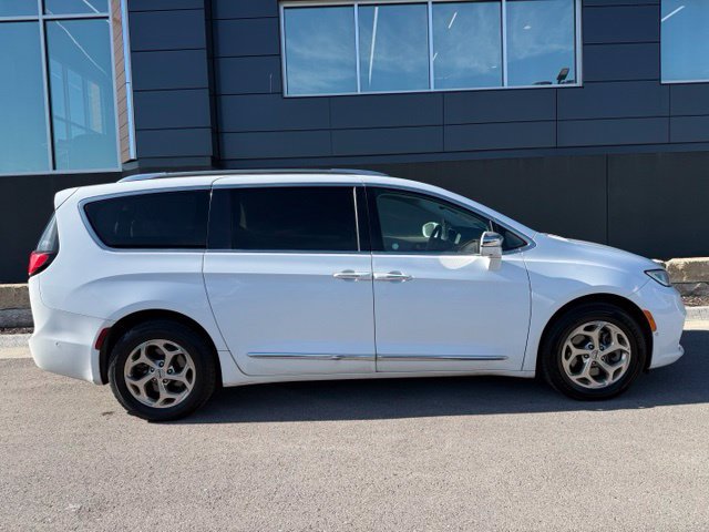 Used 2021 Chrysler Pacifica Limited w/ Premium & Safety Sphere Group AWD/4WD image 2