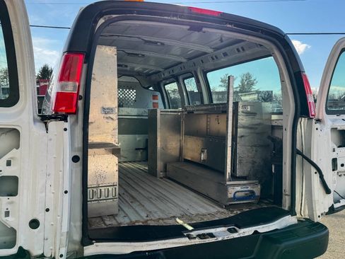 Used 2016 Chevrolet Express 2500 image 17