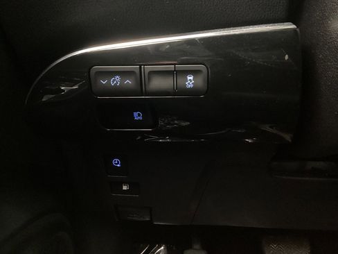 Used 2017 Toyota Prius Prime Premium w/ Carpet Mat Package image 39