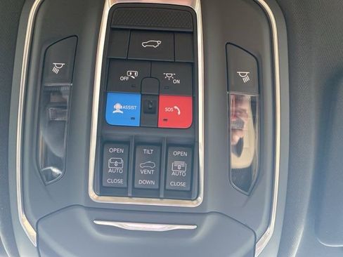 New 2025 Jeep Grand Cherokee L Limited image 35