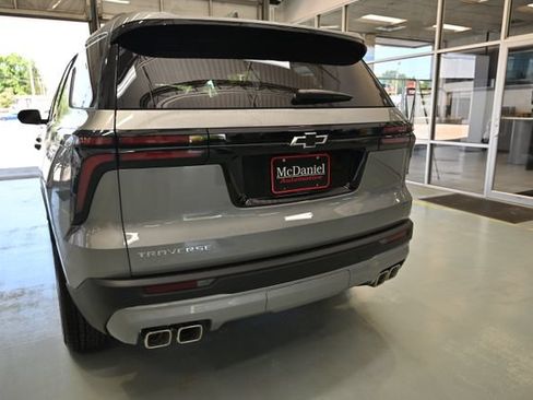 New 2026 Chevrolet Traverse LT w/ LPO, Floor Liner Package FWD image 6