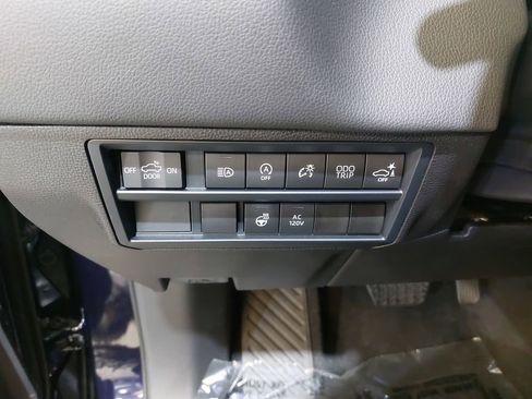 Used 2025 Toyota Tundra Limited AWD/4WD image 27