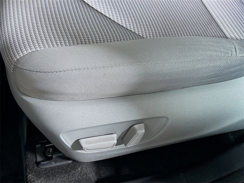 Certified 2023 Toyota Highlander L image 18