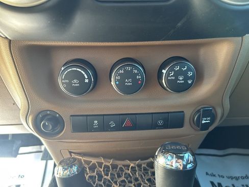 Used 2017 Jeep Wrangler Unlimited Rubicon image 24