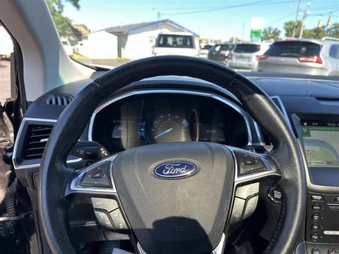 Used 2019 Ford Edge Titanium w/ Equipment Group 301A AWD/4WD image 18