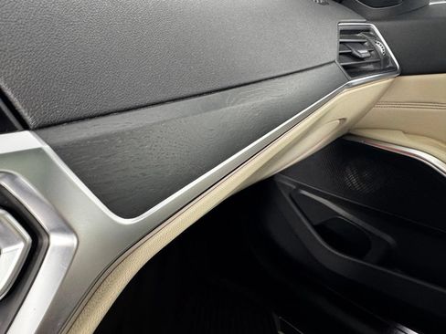 Used 2019 BMW 330i xDrive Sedan w/ Premium Package AWD/4WD image 18