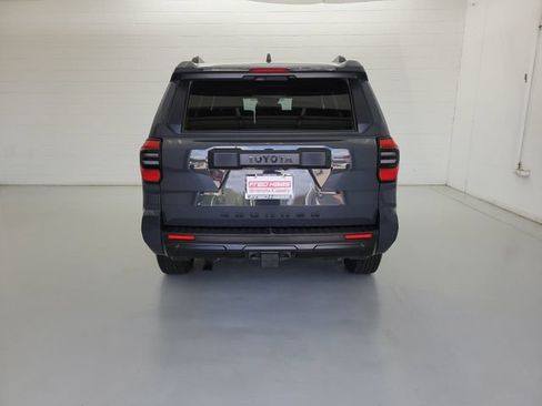 Used 2025 Toyota 4Runner SR5 AWD/4WD image 6