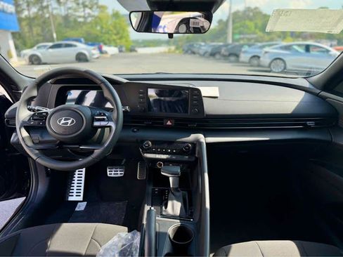 Certified 2025 Hyundai Elantra Sport image 11